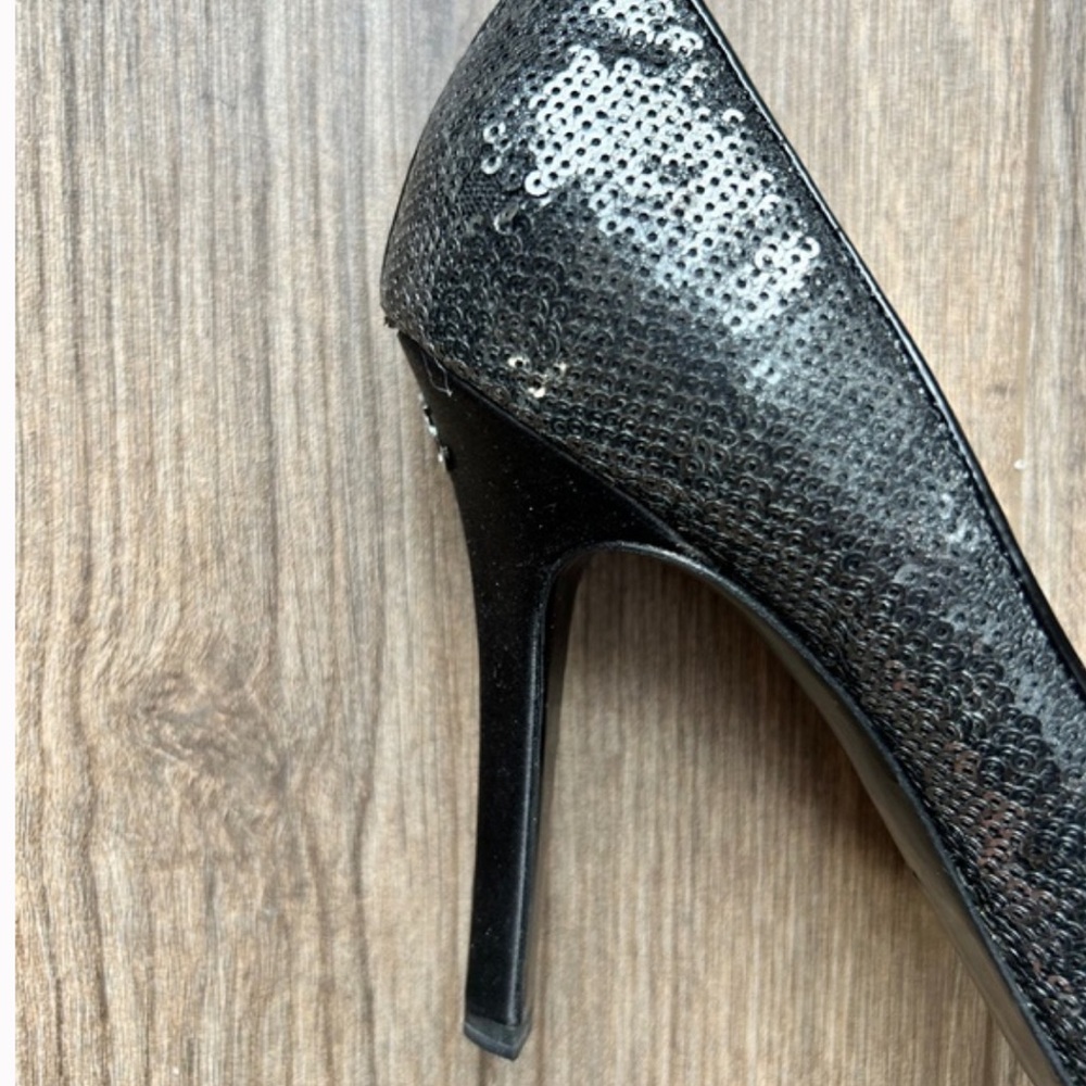 CHANEL Black Sequin Sparkle CC Pumps | 38 - Picture 8 of 10